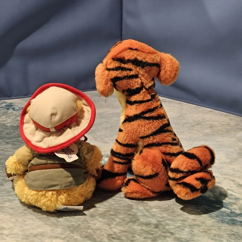 Vintage‎ Disneyland Explorer Winnie the Pooh Classic Tigger Plush Lot of 2